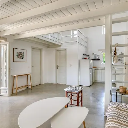 A Summer House A Few Steps From The Santa Maria (Paros)