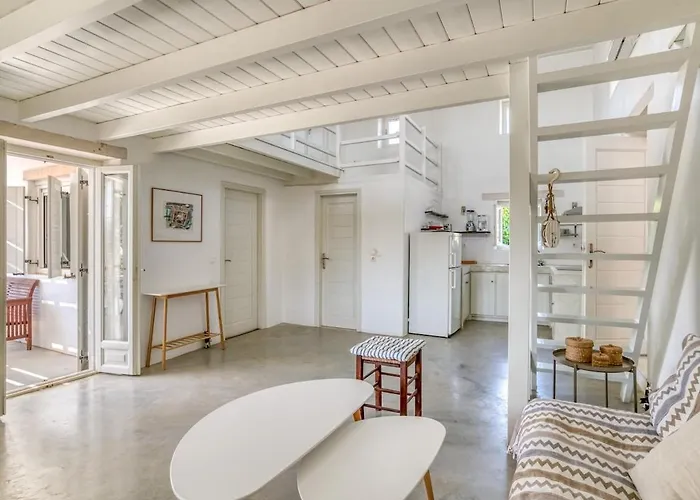 A Summer House A Few Steps From The Santa Maria (Paros)